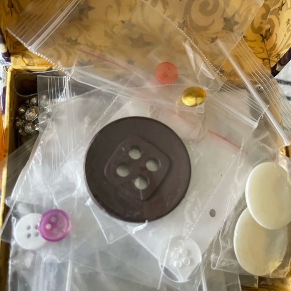 Buttons Bundle - Picture 5 of 7